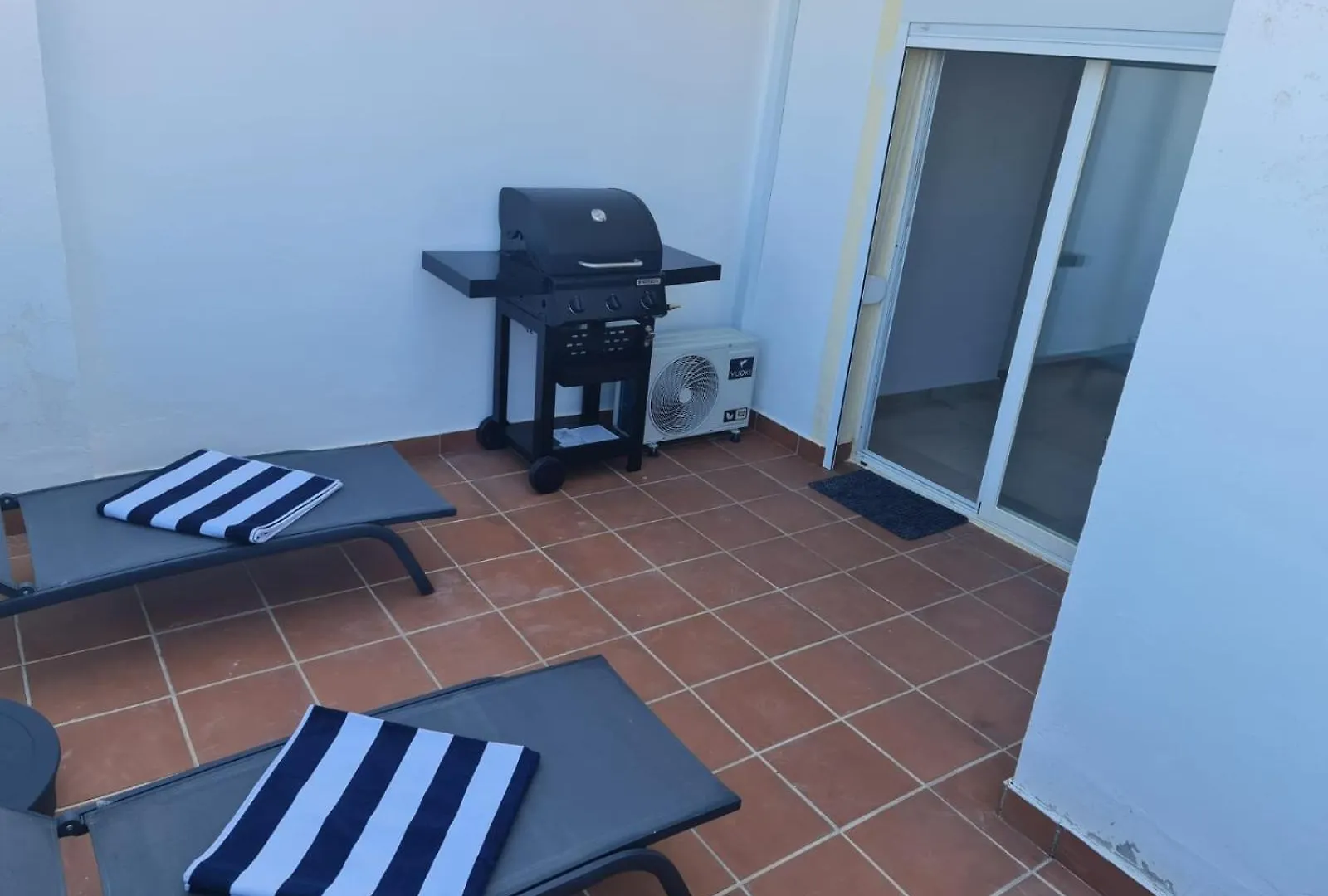 Apt De 3 Dormitorios A 3 Minutos En Coche De La Playa Casares Apartamento