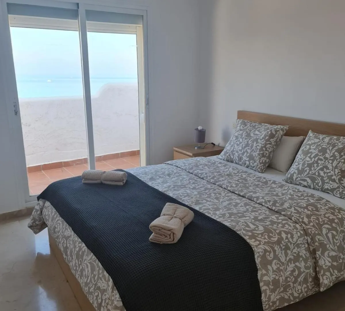아파트 Apt De 3 Dormitorios A 3 Minutos En Coche De La Playa 카사레스 스페인